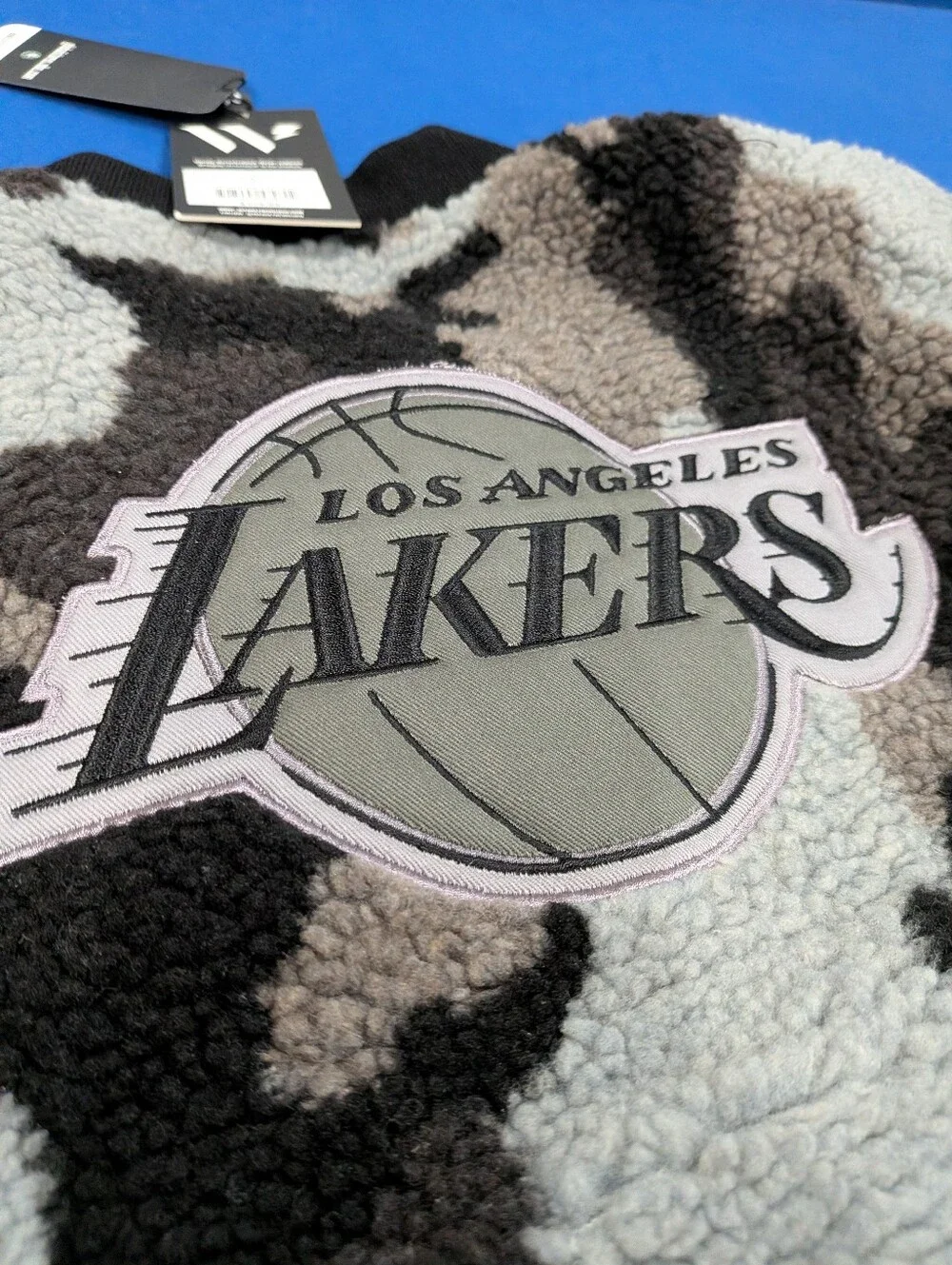 Small Women's The Wild Collective Los Angeles Lakers Camo Sherpa Full-Zip Bomber